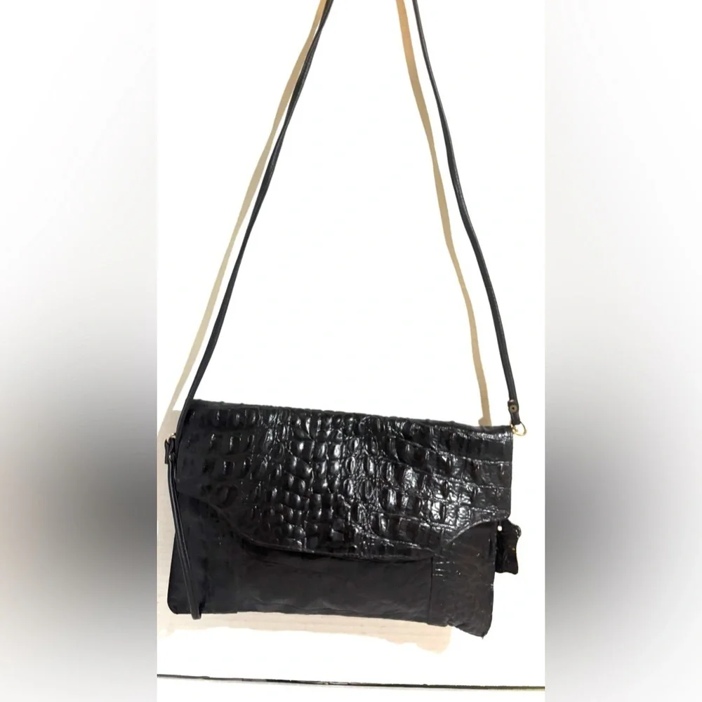 Elegant Black Crocodile-Embossed Women's Bag
